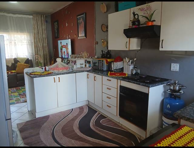 2 BEDROOM SECTIONAL TITLE FOR SALE IN GREENHILLS EXT 3
